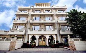 Nahargarh Haveli-Near Train Station Metro